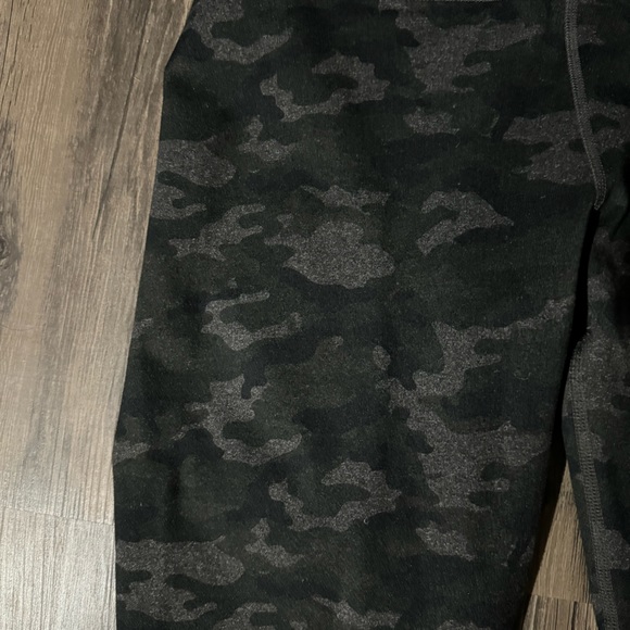 Camo Fabletics leggings - Picture 2 of 3